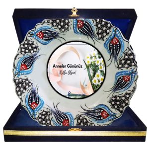 30 cm anneler günü beyaz renkli çiçek desenli resimli çini tabak